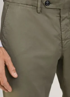 regular fit stretch chinos